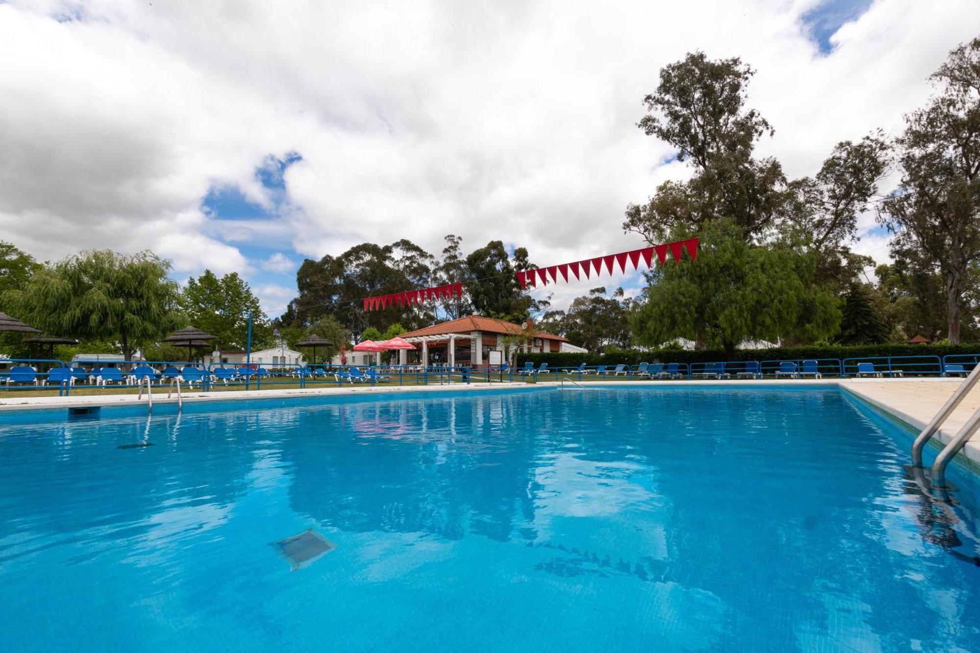Parque De Campismo Orbitur Evora Hotel Bagian luar foto