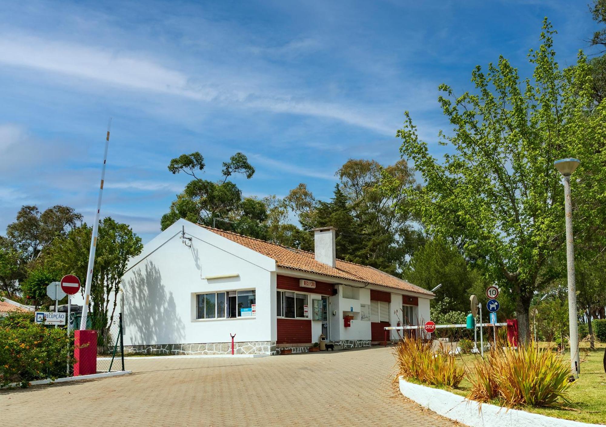 Parque De Campismo Orbitur Evora Hotel Bagian luar foto